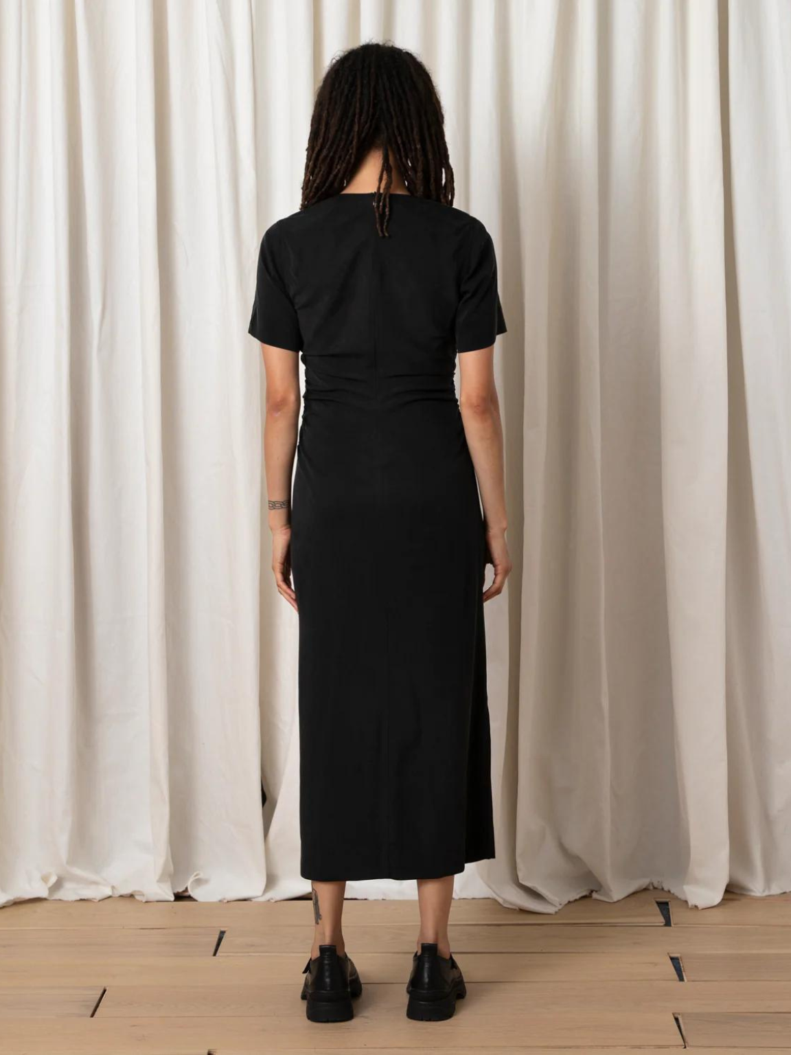 Side Ruched Form Dress - Black