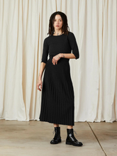 Load image into Gallery viewer, Cotton/Wool Pleated Midi Skirt - Black