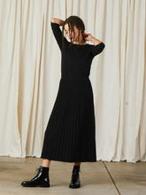 Load image into Gallery viewer, Cotton/Wool Pleated Midi Skirt - Black
