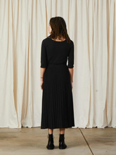 Load image into Gallery viewer, Cotton/Wool Pleated Midi Skirt - Black