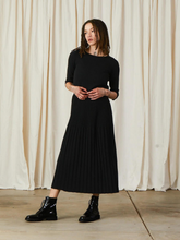 Load image into Gallery viewer, Cotton/Wool Pleated Midi Skirt - Black