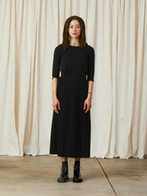 Load image into Gallery viewer, Cotton/Wool Pleated Midi Skirt - Black