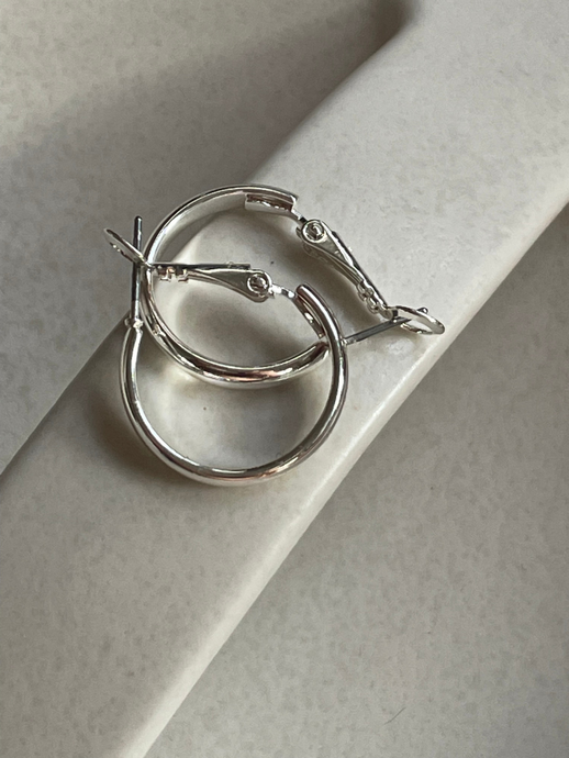 Vintage Simple SIlver Hoop