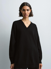 Load image into Gallery viewer, Cashmere V-neck Sweater - Black