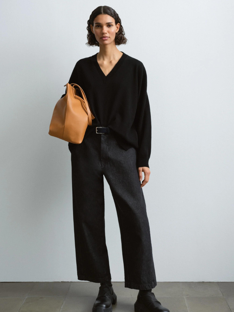 Cashmere V-neck Sweater - Black