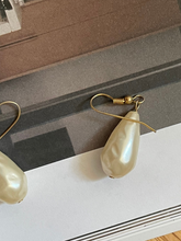 Load image into Gallery viewer, Vintage Pearl Drop Earring - Delicate