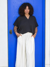 Load image into Gallery viewer, Everyday Top in Cotton Lyocell - Black