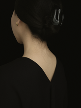Load image into Gallery viewer, Paige Curve Earrings