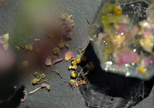 Load image into Gallery viewer, Ikebana - Loose Leaf