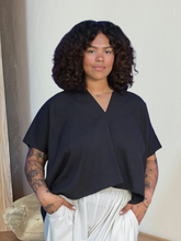 Load image into Gallery viewer, Everyday Top in Cotton Lyocell - Black
